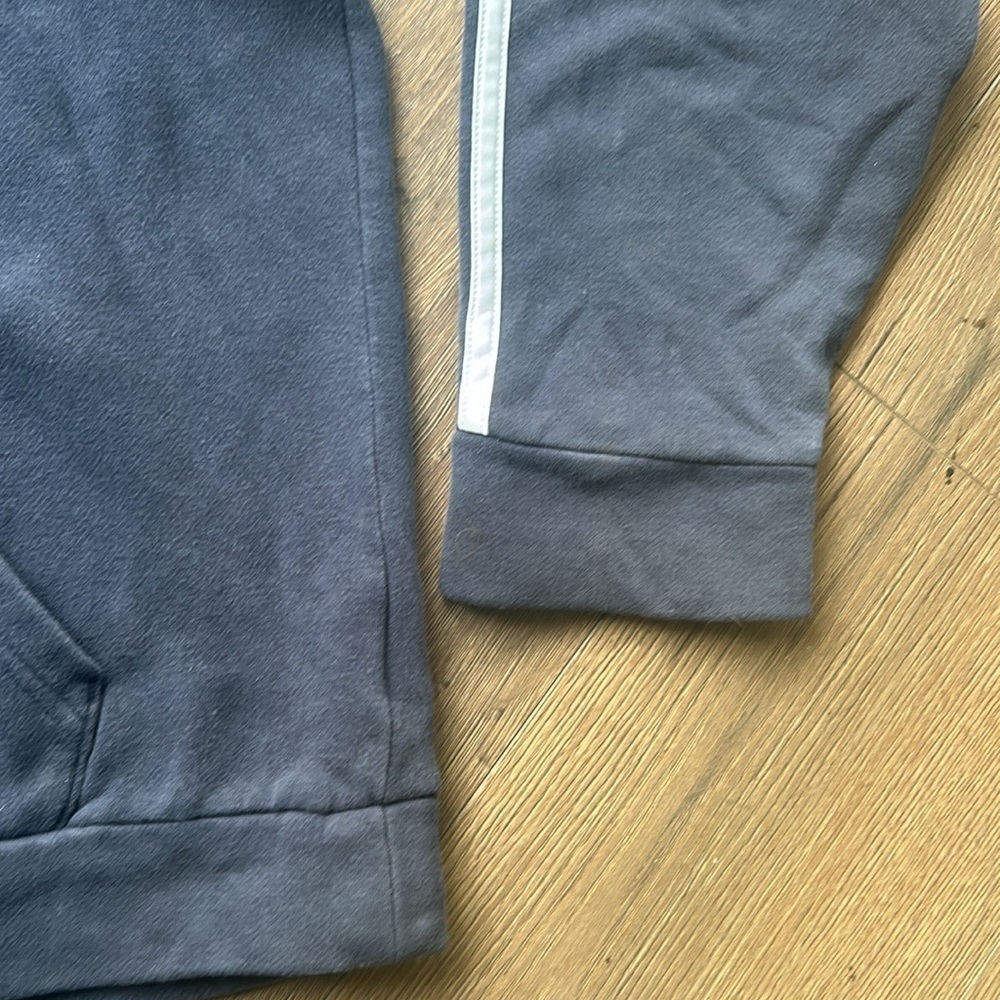 Adidas sweater ! Large ! - Picture 3 of 5
